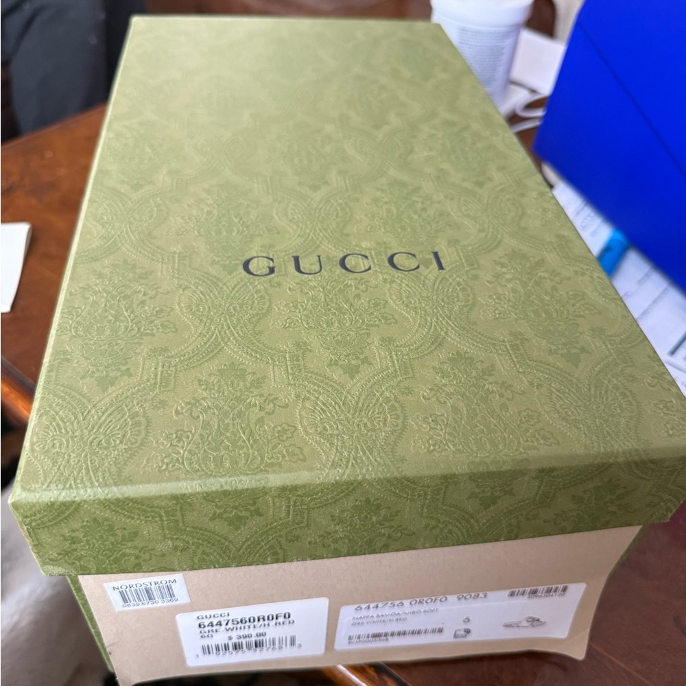 Gucci woman’s 8 /Mens 6 White and Red Slide Sandals - Picture 4 of 5